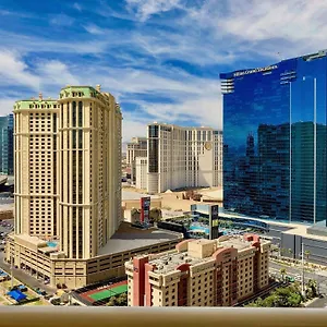 Strip View Balcony - No Fee ! Apartamento